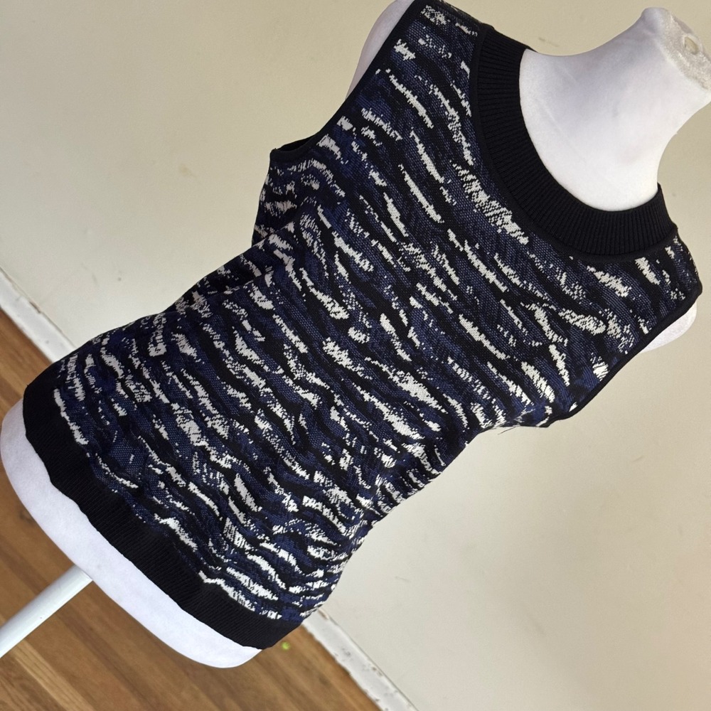 St John Sport Knit Shell Top Blue Black Abstract Sleeveless Rayon Wool Petite P